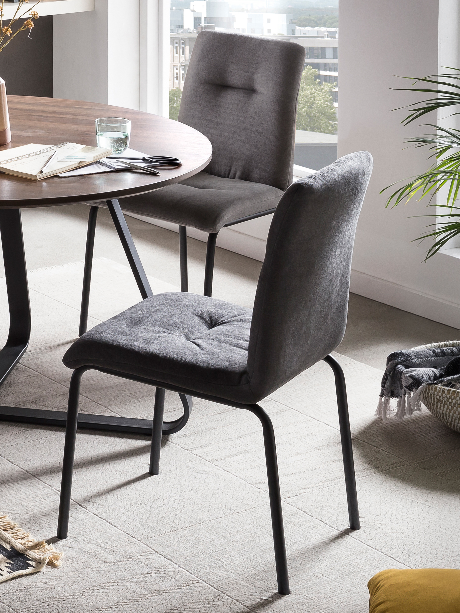 Dunkelgrau und Hellgrau