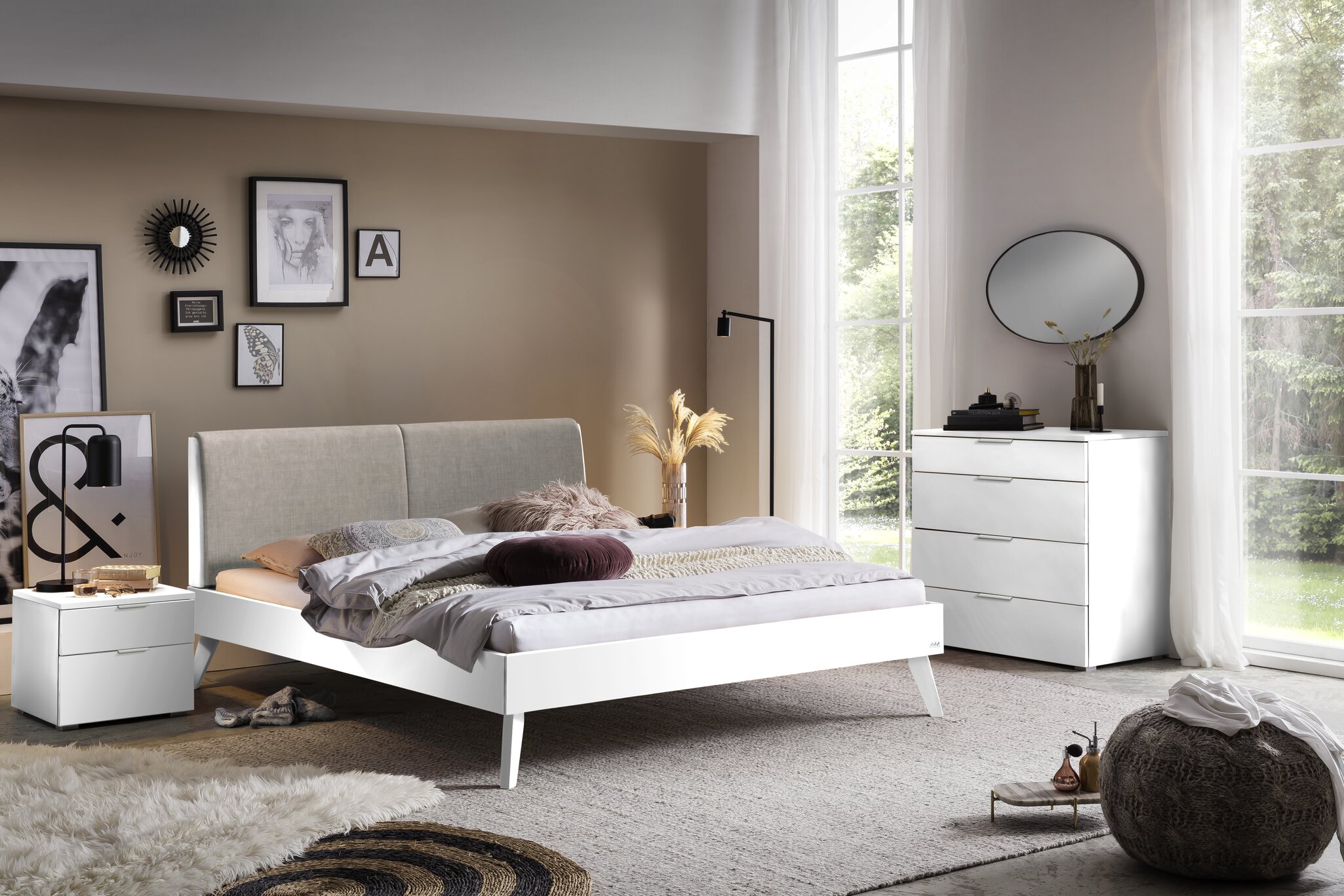 Weiß deckend, lackiert, MDF, Bezug Stoff Pepe grey 335