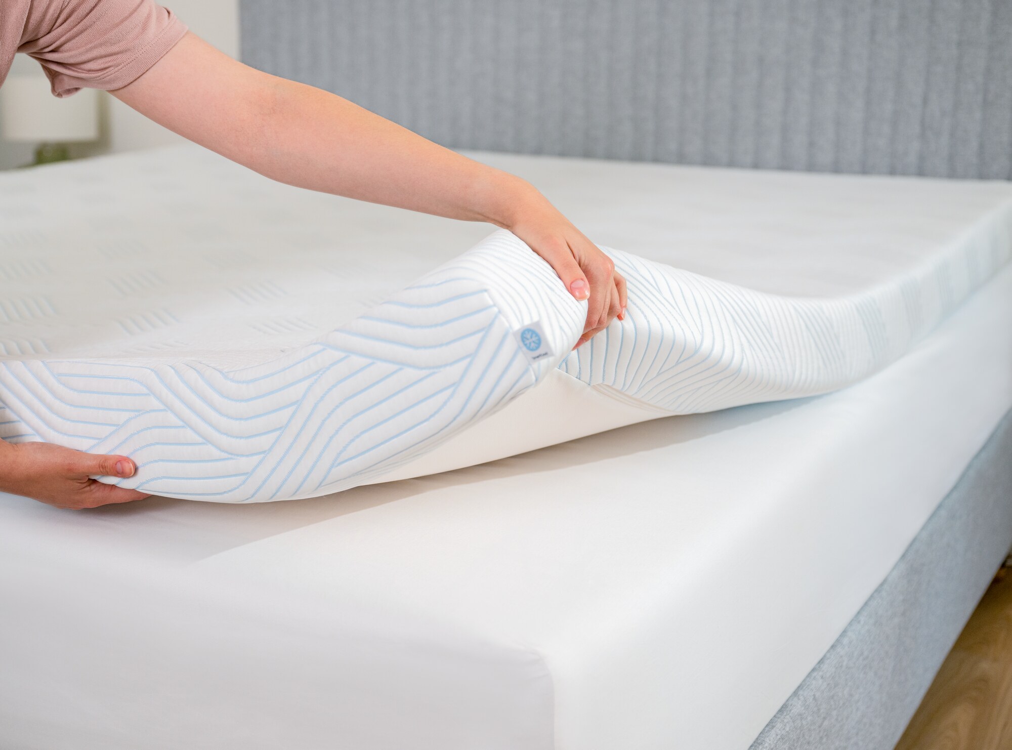 TEMPUR PRO® Plus SmartCool™ Topper | Soft