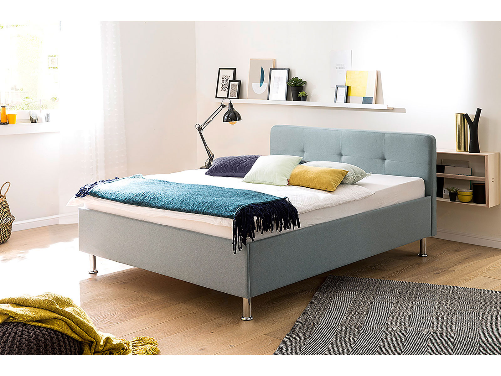 Polsterbett Amelie, Eisblau , Füße Chromoptik