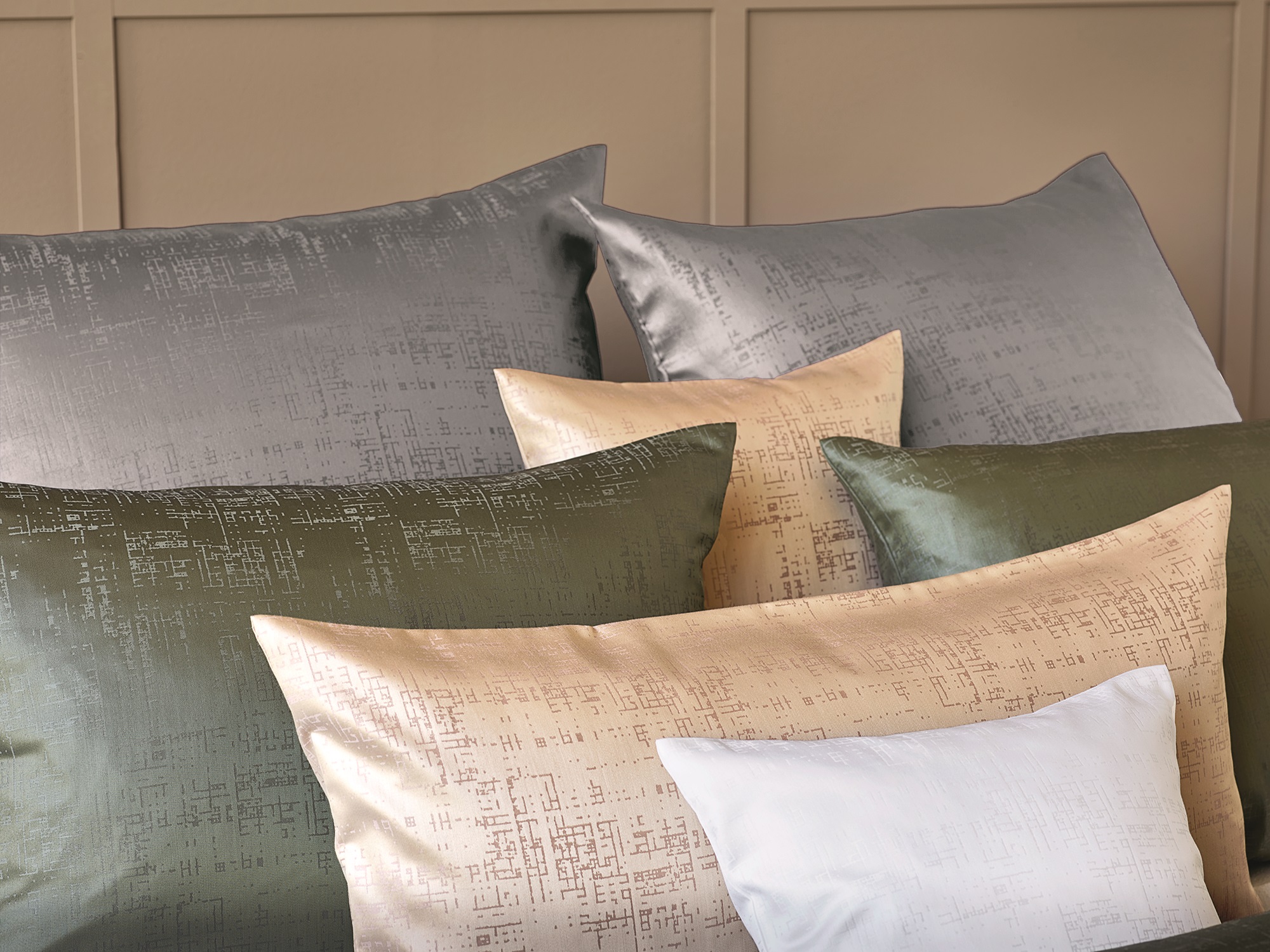 Asphalt, Ginko, Karamell und Offwhite