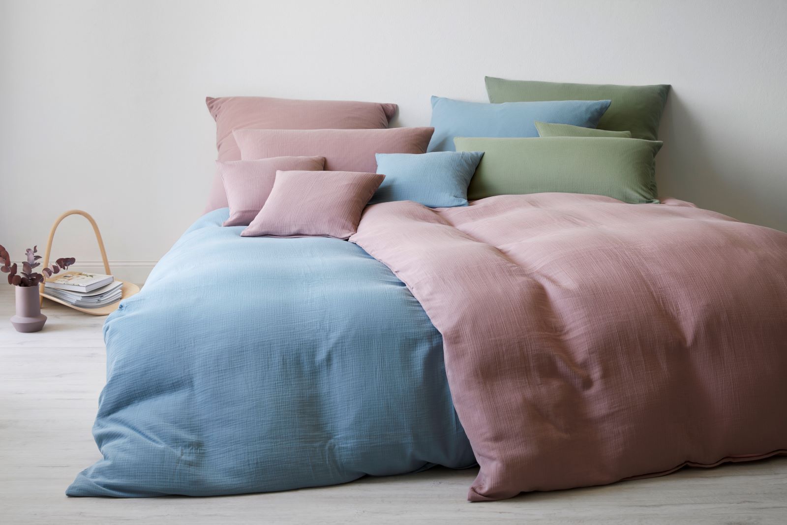 Blush, Pistazie und Rauchblau