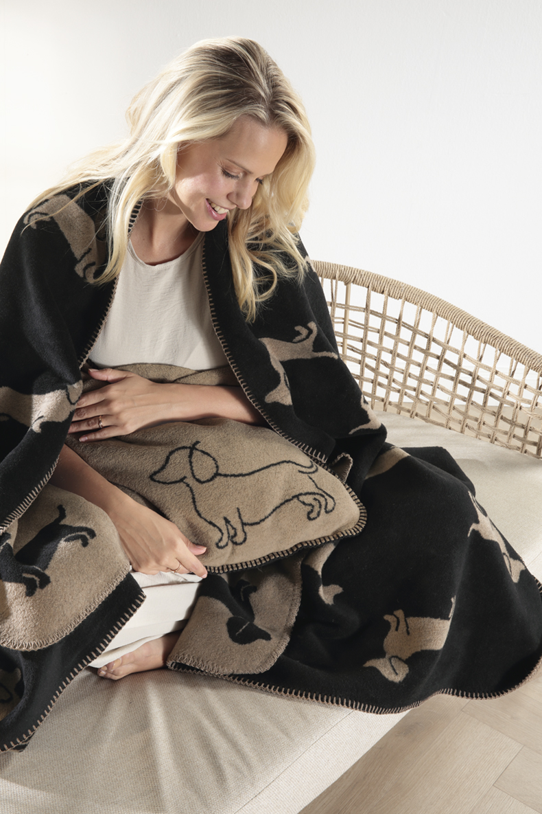 Cawö "Dogs" Wohndecke (We love Dogs Edition) - Schwarz-Beige