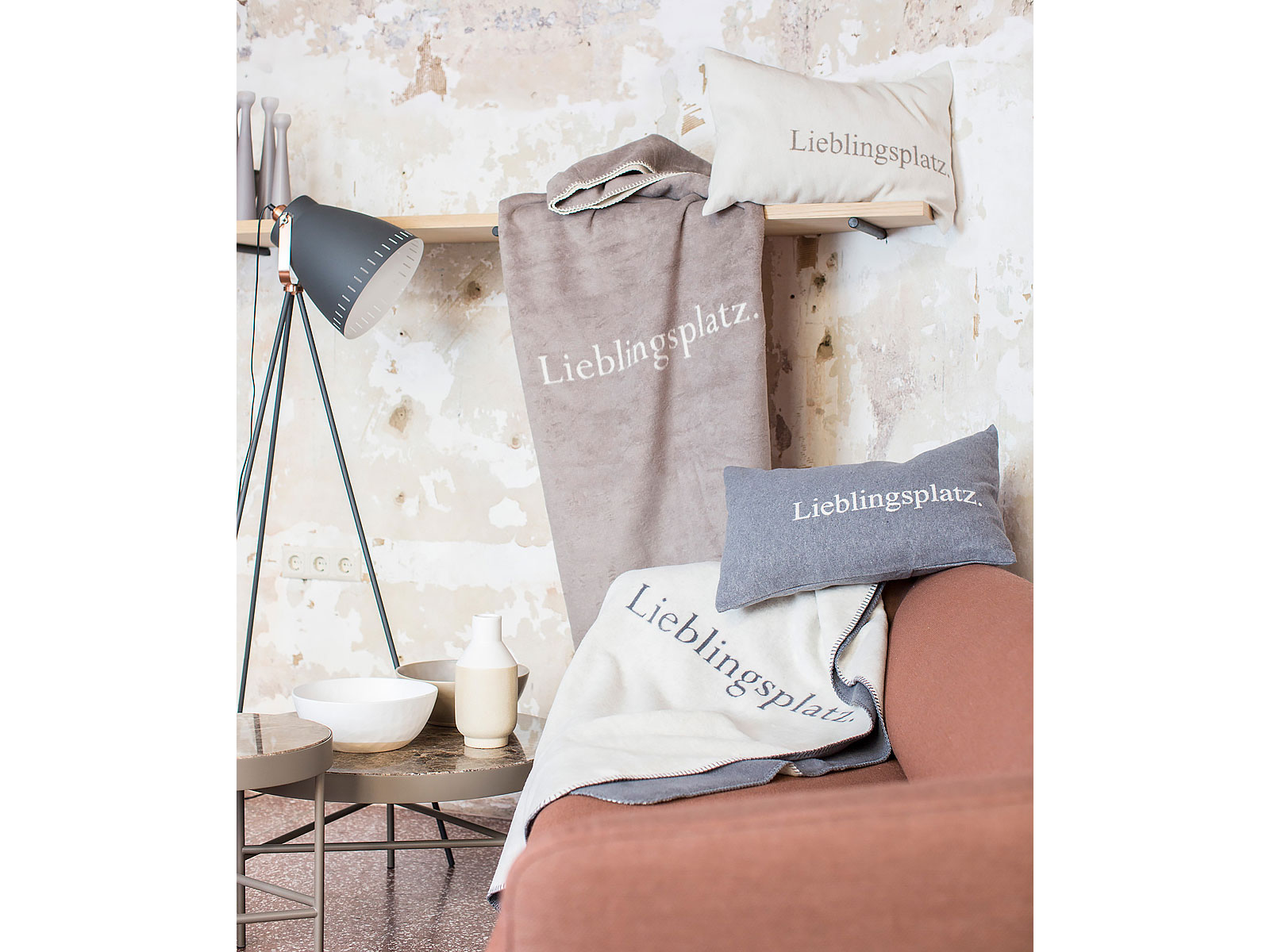 Rauch und Rohweiß, Kissen nicht im Lieferumfang enthalten