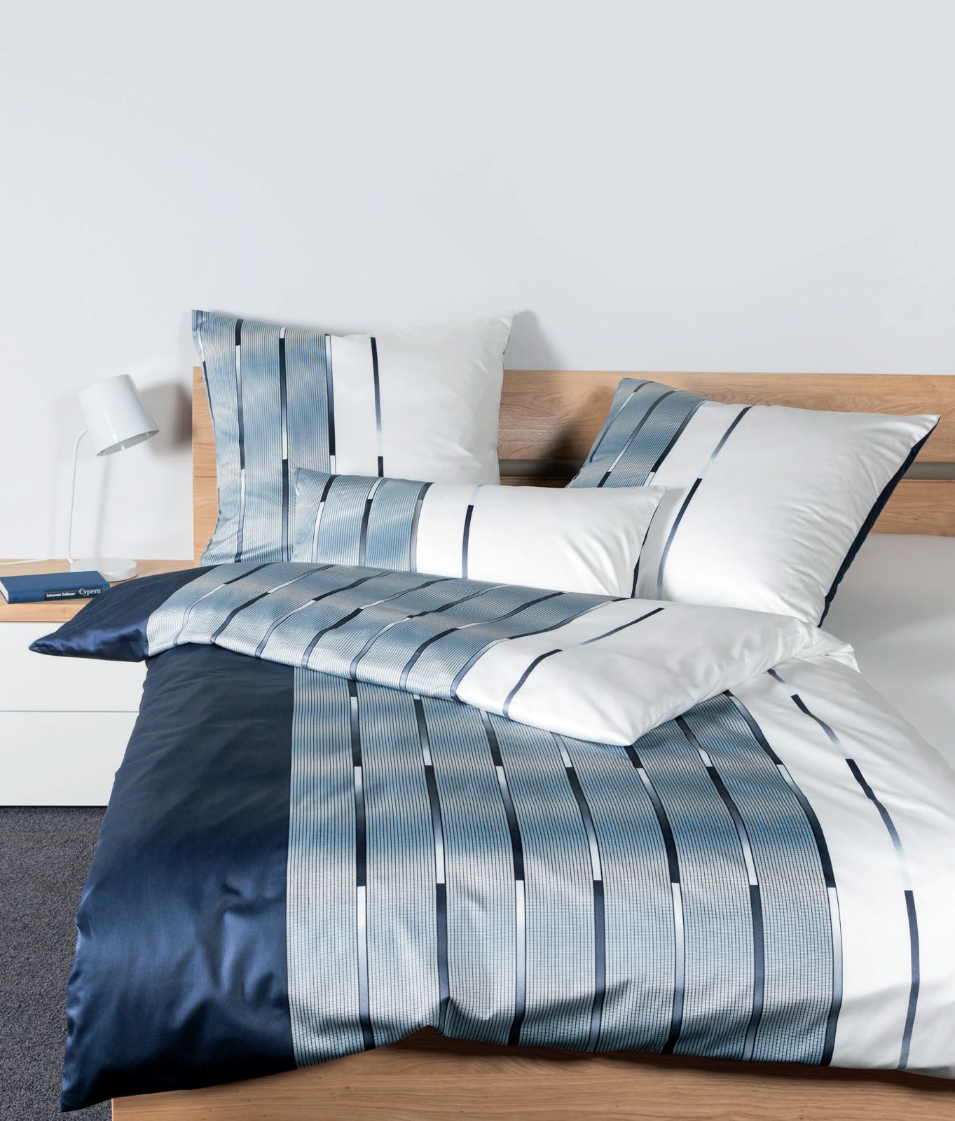 Nachtschattenblau Perlblau