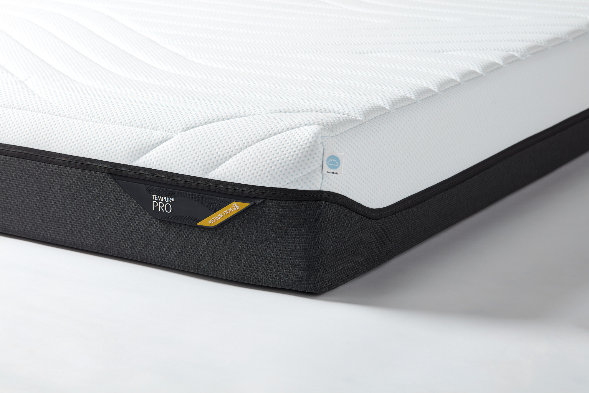 TEMPUR PRO® CoolQuilt Matratze 23 cm | Medium Firm Hybrid